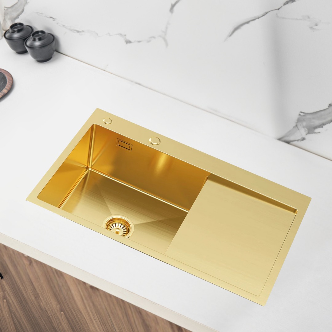 Einzelbecken-Stahlspüle mit Abtropffläche – 78 x 49 cm in der Farbe Gold-PVD von VELAZO.