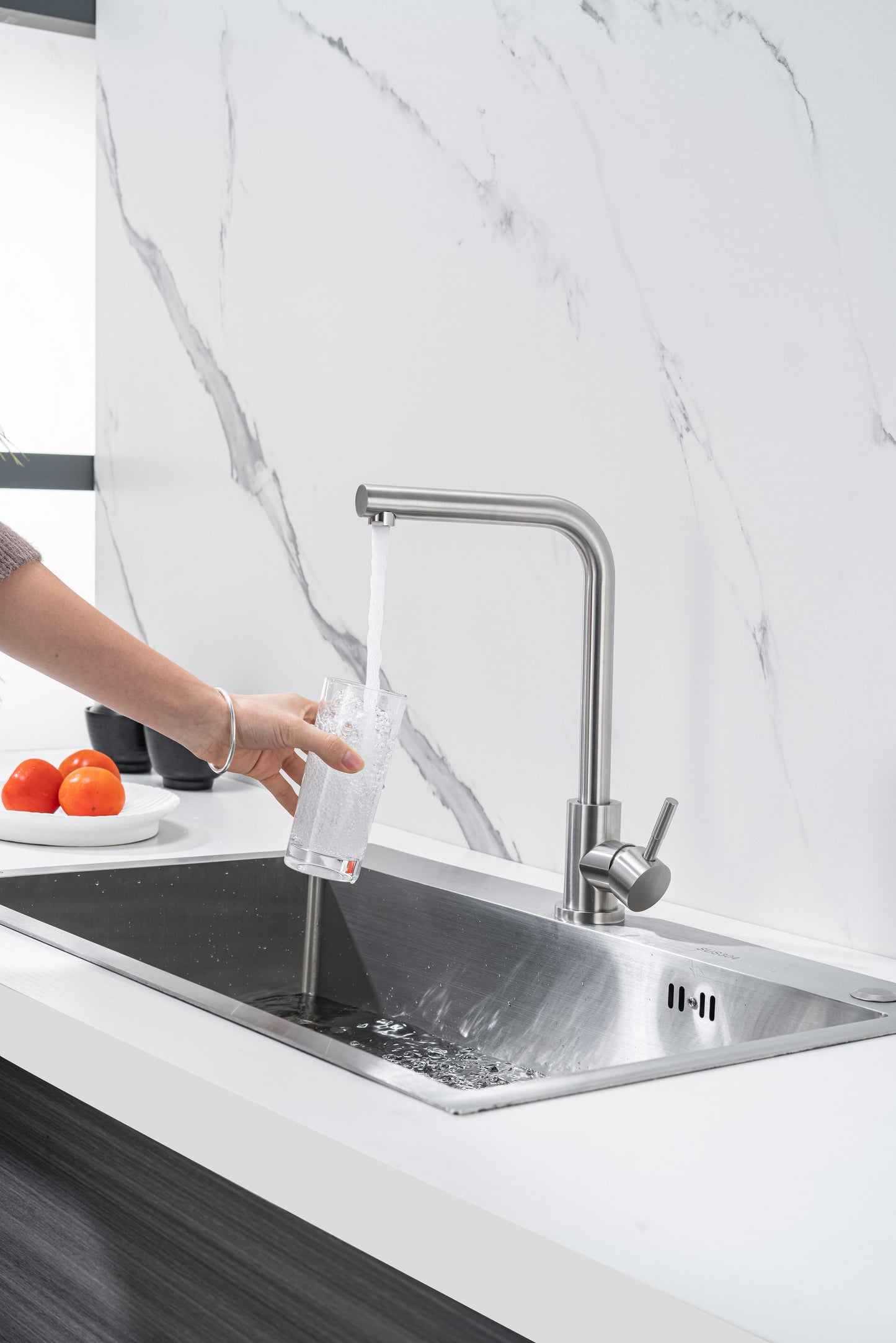 L-förmiger Küchenhahn für die Haushaltsspüle, Gemüsewaschhahn mit Kalt- und Warmwasserfunktion, Spritzschutz