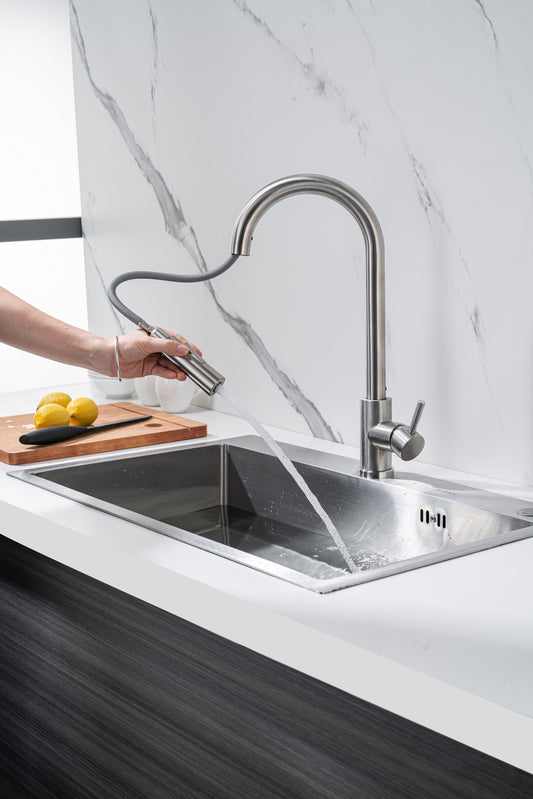 Bateria kuchenna z wyciąganą wylewką Inox – Jednouchwytowa, Obrotowa 360°, Mosiądz, Perlator, Montaż standardowy