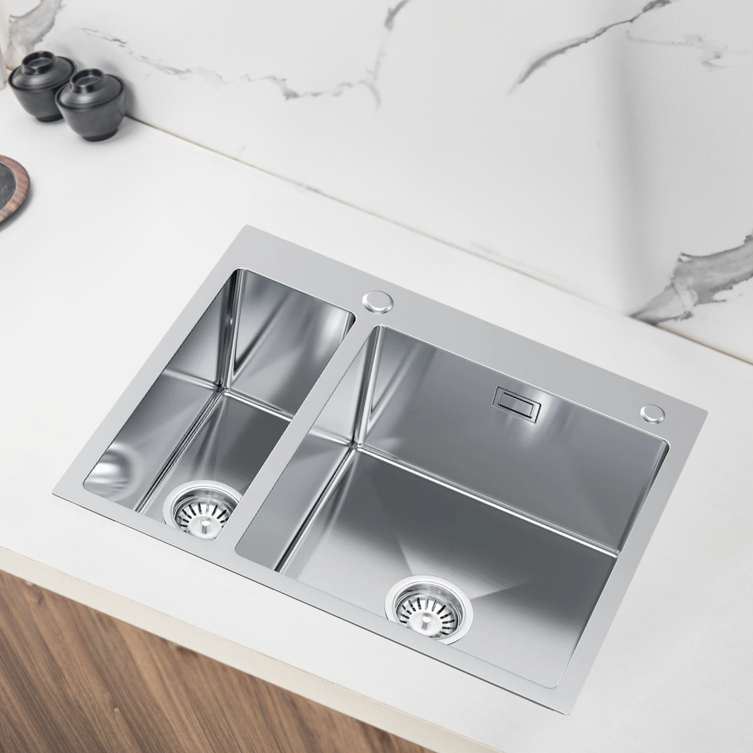 Stalowy Zlewozmywak Półtorakomorowy 61x51cm z Syfonem, Łatwy w Utrzymaniu Czystości oraz z Glęboką Komorą w kolorze INOX od VELAZO.
